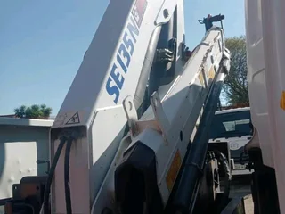 2007 NISSAN UD UD90 9TON DROPSIDE WITH PESCI SE135 CRANE