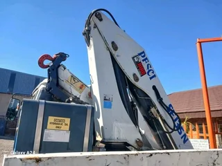 2007 NISSAN UD UD90 9TON DROPSIDE WITH PESCI SE135 CRANE