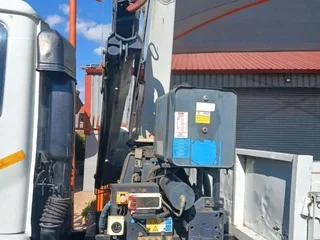 2007 NISSAN UD UD90 9TON DROPSIDE WITH PESCI SE135 CRANE