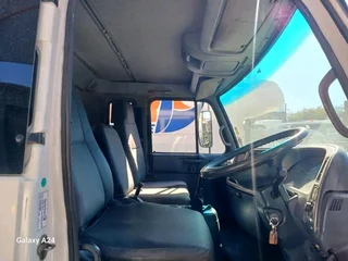 2007 NISSAN UD UD90 9TON DROPSIDE WITH PESCI SE135 CRANE