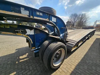 2017 PARAMOUNT QUAD AXLE SLOPE DECK WITH SINGLE AXLE DOLLY