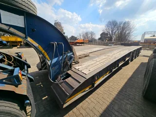 2017 PARAMOUNT QUAD AXLE SLOPE DECK WITH SINGLE AXLE DOLLY