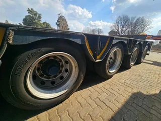 2017 PARAMOUNT QUAD AXLE SLOPE DECK WITH SINGLE AXLE DOLLY