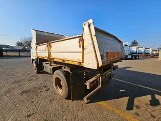 2015 HINO 500 Series 1626 6Cube Tipper Truck