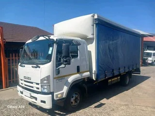 2012 Isuzu F-Series FRR550 Curtainside 5 Ton Truck
