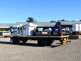 2013 ISUZU FSR700 8TON FLATBED  CRANE TRUCK WITH CREW CABIN