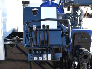 2014 ISUZU NQR500 5TON DROPSIDE TRUCK WITH CRANE