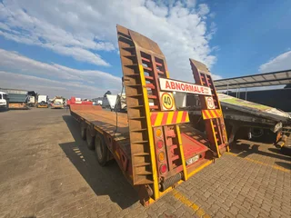 2017 PR TRAILERS 40TON TRI AXLE SWANNECK TRAILER