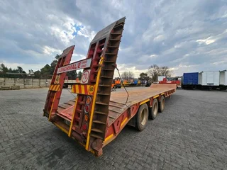 2017 PR TRAILERS 40TON TRI AXLE SWANNECK TRAILER