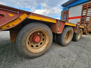 2017 PR TRAILERS 40TON TRI AXLE SWANNECK TRAILER