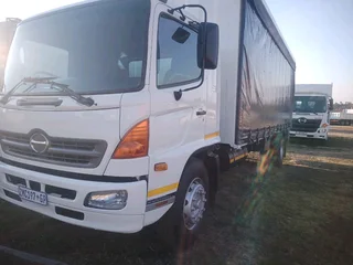 2010 Hino 500 Series 1626 Curtainside Truck