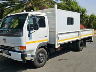 2011 Nissan Ud40l 4.5ton Dropside Truck