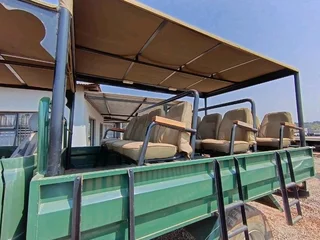 1974 MERCEDES BENZ UNIMOG 4x4 12SEATER GAME VIEWER TRUCK