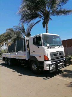 2011 Hino 700 Series 2841 14Ton Dropside Truck