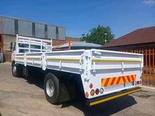 2011 NISSAN UD UD90 9TON DROPSIDE TRUCK