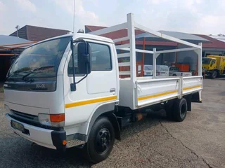 2011 Nissan Ud40l 4.5ton Dropside Truck
