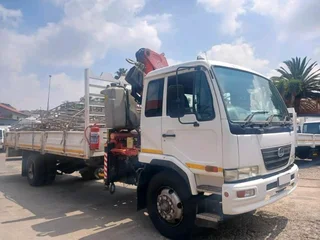 2008 NISSAN UD UD90 9TON DROPSIDE TRUCK WITH CRANE