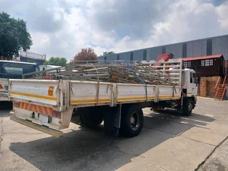 2008 NISSAN UD UD90 9TON DROPSIDE TRUCK WITH CRANE