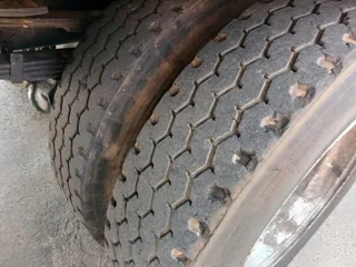 2008 NISSAN UD UD90 9TON DROPSIDE TRUCK WITH CRANE