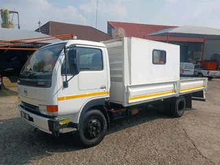 2011 Nissan Ud40l 4.5ton Dropside Truck