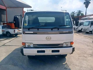 2011 NISSAN UD40L 4.5TON DROPSIDE TRUCK