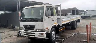 2015 Nissan Ud Ud100 Dropside Truck