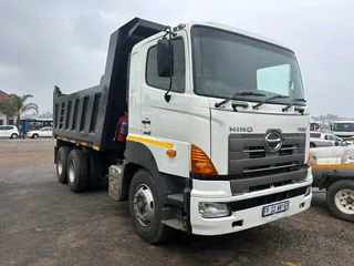 2016 Hino Profia 700 10m³ Tipper Truck