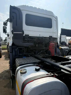 2021 UD QUESTER GWE440 TRUCK TRACTOR