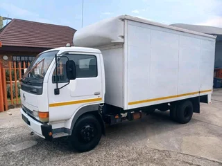 2011 Nissan Ud Ud40 Volume Body Truck
