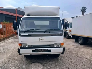 2011 NISSAN UD UD40 VOLUME BODY TRUCK
