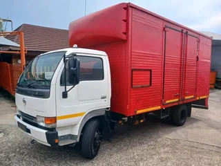 2011 Nissan Ud Ud40 4.5ton Volume Body Truck