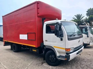 2011 NISSAN UD UD40 4.5TON VOLUME BODY TRUCK