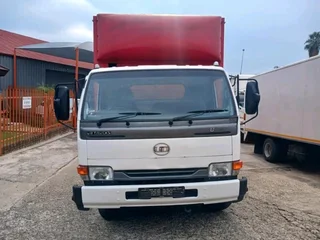 2011 NISSAN UD UD40 4.5TON VOLUME BODY TRUCK