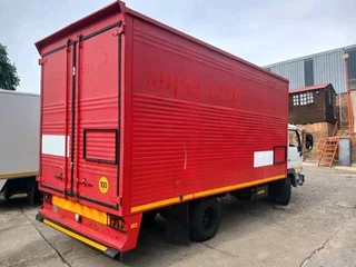 2011 NISSAN UD UD40 4.5TON VOLUME BODY TRUCK