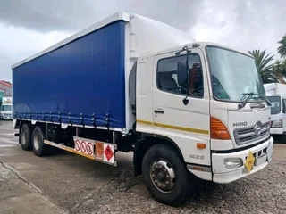2016 Hino 500 Series 1626 16ton Tautliner Truck