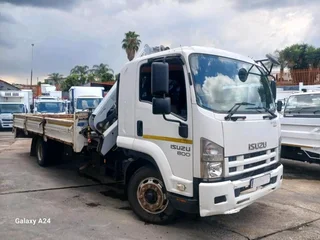 2019 ISUZU F-SERIES FSR800 AMT 8TON DROPSIDE TRUCK WITH BOWMAN BC150 15TON CRANE
