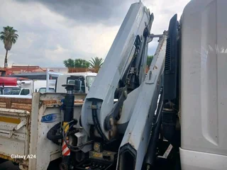 2019 ISUZU F-SERIES FSR800 AMT 8TON DROPSIDE TRUCK WITH BOWMAN BC150 15TON CRANE