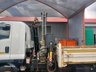 2019 ISUZU F-SERIES FSR800 AMT 8TON DROPSIDE TRUCK WITH BOWMAN BC150 15TON CRANE