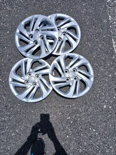Hyundai original wheel covers 4's