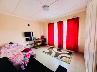 Beautiful home for sale in Farningham Ridge Pinetown R2150 000