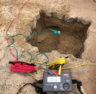 EXPERIENCED ELECTRICIAN LOOKING FOR WORK