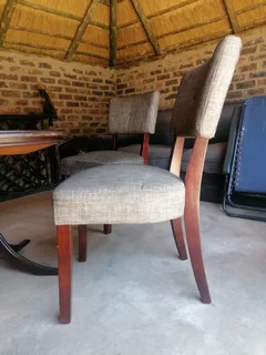 SOLD!!! Beautiful 4 Seater round dinning set