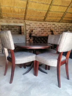SOLD!!! Beautiful 4 Seater round dinning set