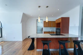 Beautifully fully renovated 3 bedrooms en-suite, 152m² 2nd (top) floor apartment in secure