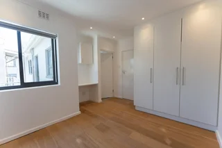 Beautifully fully renovated 3 bedrooms en-suite, 152m² 2nd (top) floor apartment in secure