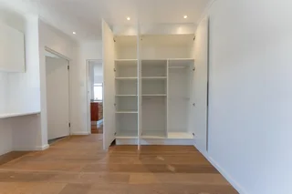 Beautifully fully renovated 3 bedrooms en-suite, 152m² 2nd (top) floor apartment in secure