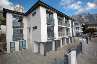 Luxury Two Bedrooms En-suite 110sqm Garden Apartment In Vredehoek