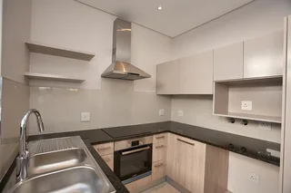 LUXURY TWO BEDROOMS EN-SUITE 110SQM GARDEN APARTMENT IN VREDEHOEK