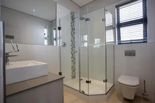 LUXURY TWO BEDROOMS EN-SUITE 110SQM GARDEN APARTMENT IN VREDEHOEK