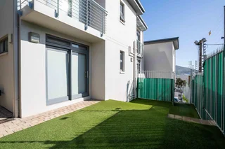 LUXURY TWO BEDROOMS EN-SUITE 110SQM GARDEN APARTMENT IN VREDEHOEK
